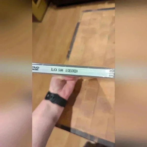 Black Swan DVD (NWT) - Picture 4 of 4